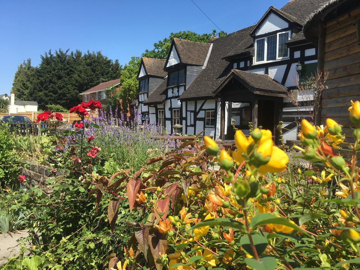 The Thatch Inn Глостер Экстерьер фото